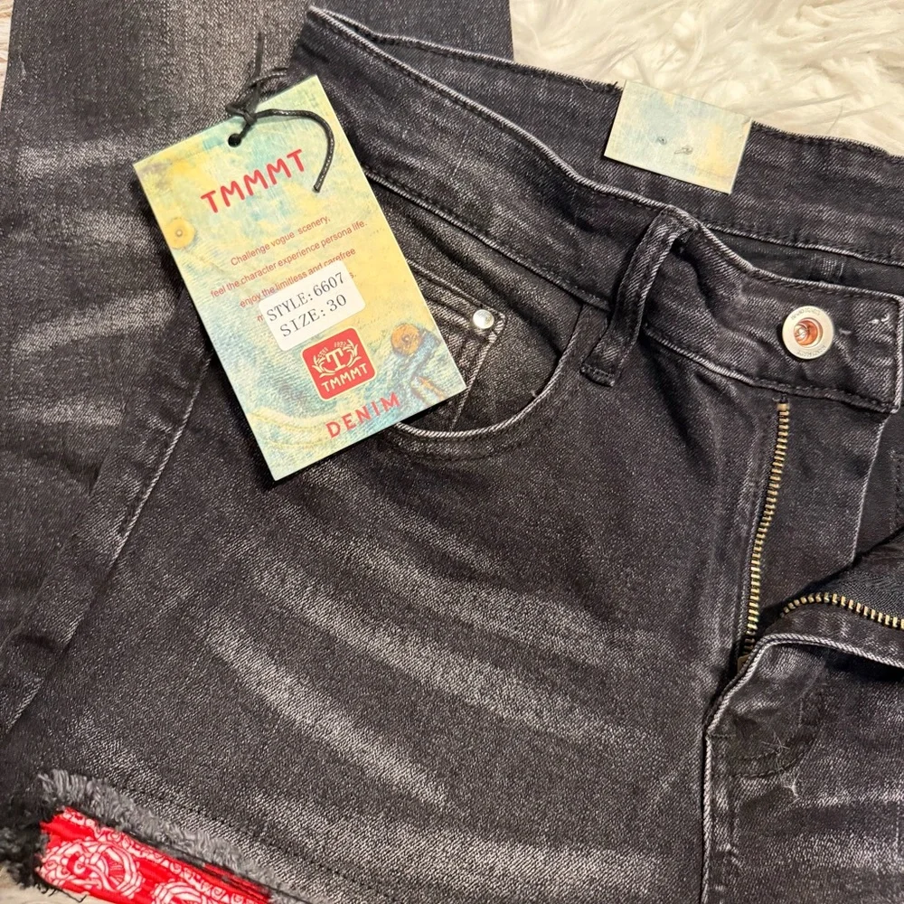 NWT TMMMT Men’s Black Distressed Jeans Red Paisley Patch Straight Leg 30